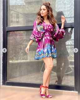 Nushrratt Bharuccha feet photo thumbnail