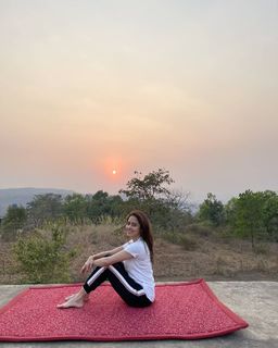 Nushrratt Bharuccha feet photo thumbnail