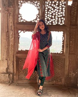 Nushrratt Bharuccha feet photo thumbnail