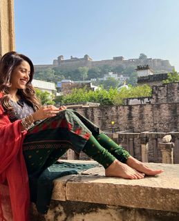 Nushrratt Bharuccha feet photo thumbnail