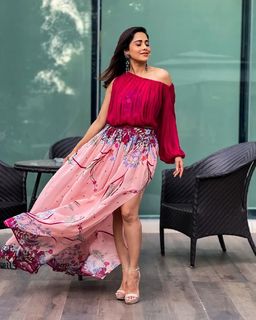 Nushrratt Bharuccha feet photo thumbnail