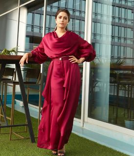 Nushrratt Bharuccha feet photo thumbnail