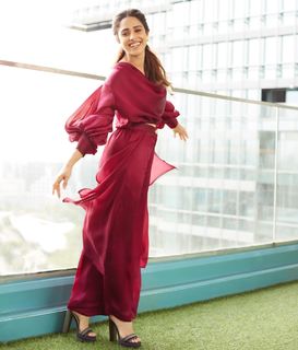 Nushrratt Bharuccha feet photo thumbnail