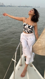Nushrratt Bharuccha feet photo thumbnail