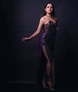 Nushrratt Bharuccha feet photo thumbnail