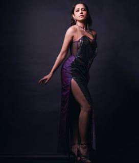 Nushrratt Bharuccha feet photo thumbnail