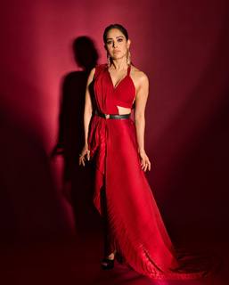 Nushrratt Bharuccha feet photo thumbnail