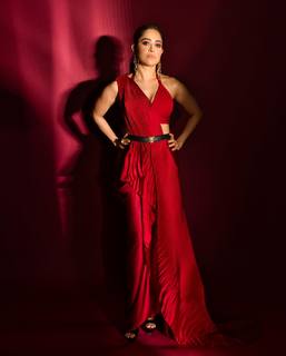 Nushrratt Bharuccha feet photo thumbnail