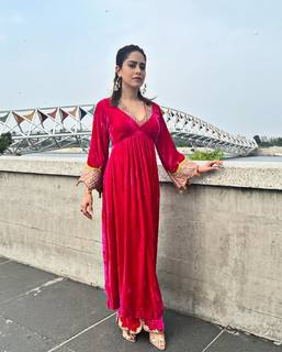 Nushrratt Bharuccha feet photo thumbnail