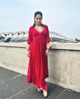 Nushrratt Bharuccha feet photo thumbnail