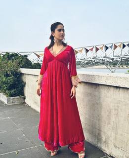 Nushrratt Bharuccha feet photo thumbnail