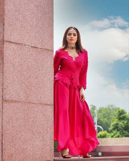 Nushrratt Bharuccha feet photo thumbnail