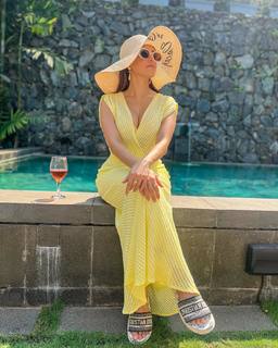 Nushrratt Bharuccha feet photo thumbnail