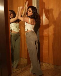 Nushrratt Bharuccha feet photo thumbnail