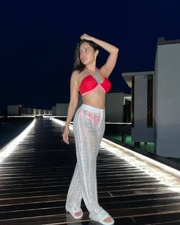 Nushrratt Bharuccha feet photo thumbnail