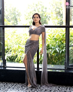 Nushrratt Bharuccha feet photo thumbnail