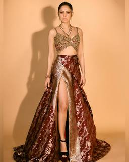 Nushrratt Bharuccha feet photo thumbnail