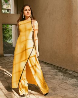 Nushrratt Bharuccha feet photo thumbnail