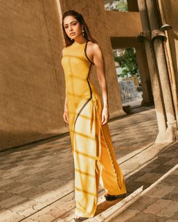 Nushrratt Bharuccha feet photo thumbnail