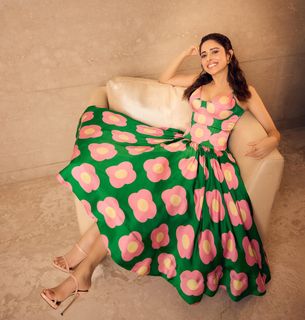 Nushrratt Bharuccha feet photo thumbnail