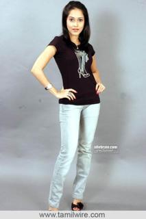 Nushrratt Bharuccha feet photo thumbnail