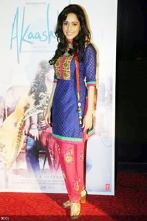 Nushrratt Bharuccha feet photo thumbnail