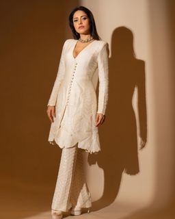 Nushrratt Bharuccha feet photo thumbnail