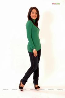 Nushrratt Bharuccha feet photo thumbnail