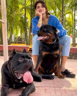 Nusrat Jahan feet photo 13