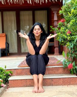Nyla Usha feet photo 3