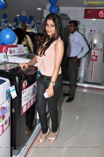 Nyra Banerjee feet photo thumbnail