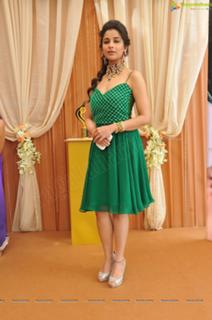 Nyra Banerjee feet photo thumbnail