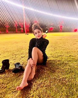 Nyra Banerjee feet photo thumbnail