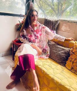 Nyra Banerjee feet photo thumbnail