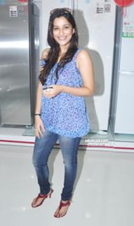 Nyra Banerjee feet photo thumbnail