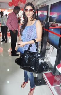 Nyra Banerjee feet photo thumbnail