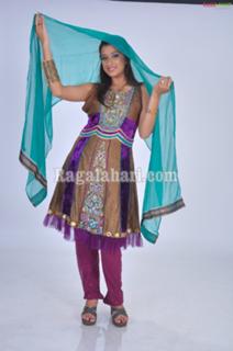 Nyra Banerjee feet photo thumbnail