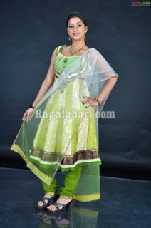 Nyra Banerjee feet photo thumbnail