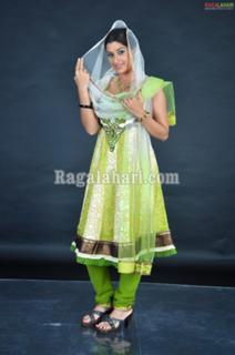 Nyra Banerjee feet photo thumbnail