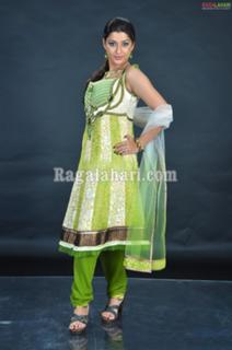 Nyra Banerjee feet photo thumbnail