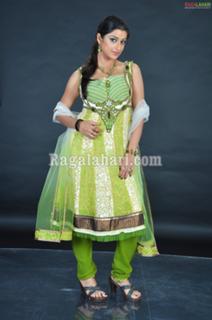 Nyra Banerjee feet photo thumbnail