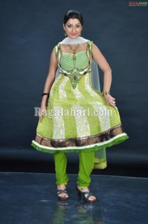 Nyra Banerjee feet photo thumbnail