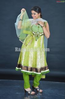 Nyra Banerjee feet photo thumbnail