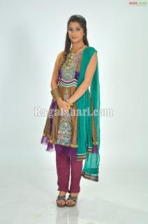 Nyra Banerjee feet photo thumbnail