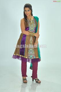 Nyra Banerjee feet photo thumbnail