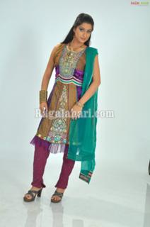 Nyra Banerjee feet photo thumbnail