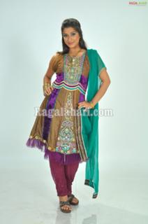 Nyra Banerjee feet photo thumbnail