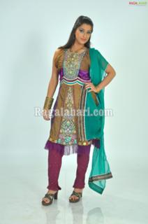 Nyra Banerjee feet photo thumbnail