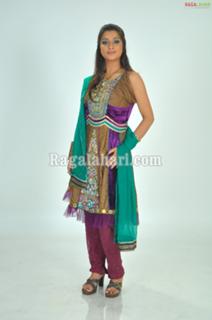 Nyra Banerjee feet photo thumbnail