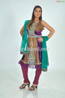 Nyra Banerjee feet photo thumbnail